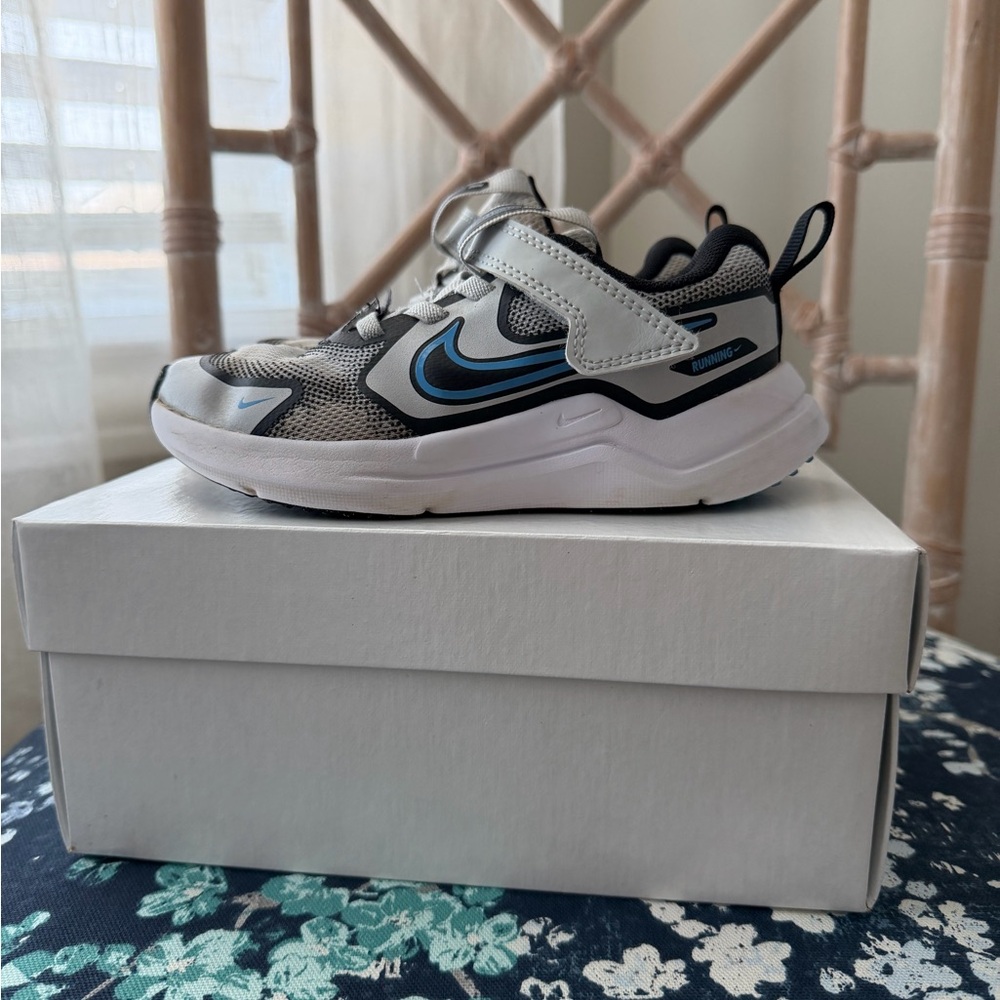 Nike Kids' Gray and Black Sneakers with Blue Accents
